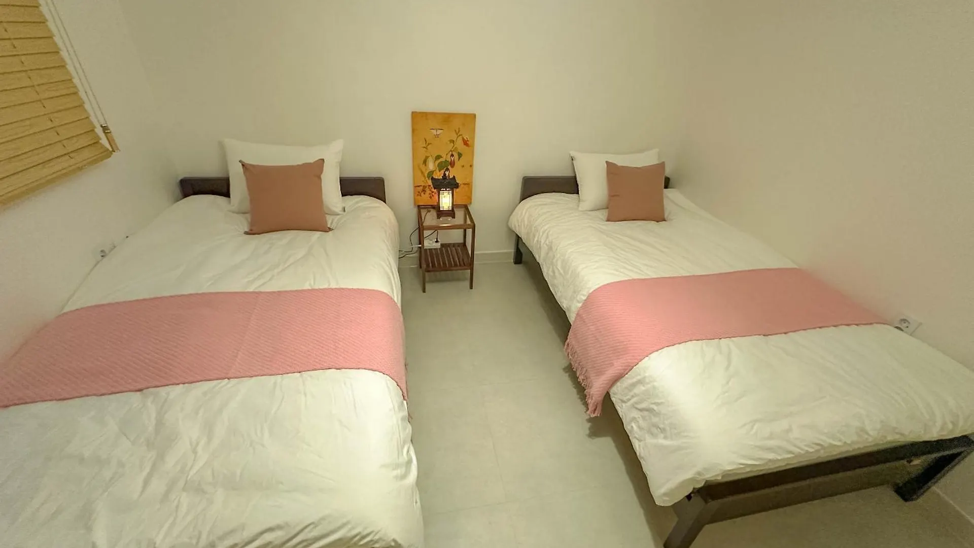 Апартаменты #Hongdae Beds 4 Sinsu Stay Сеул